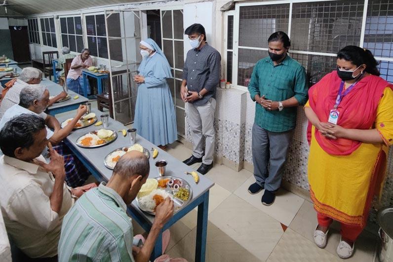 https://photos.chavaramatrimony.co.in/csr-activities/dinnergoodhopecover.jpg
